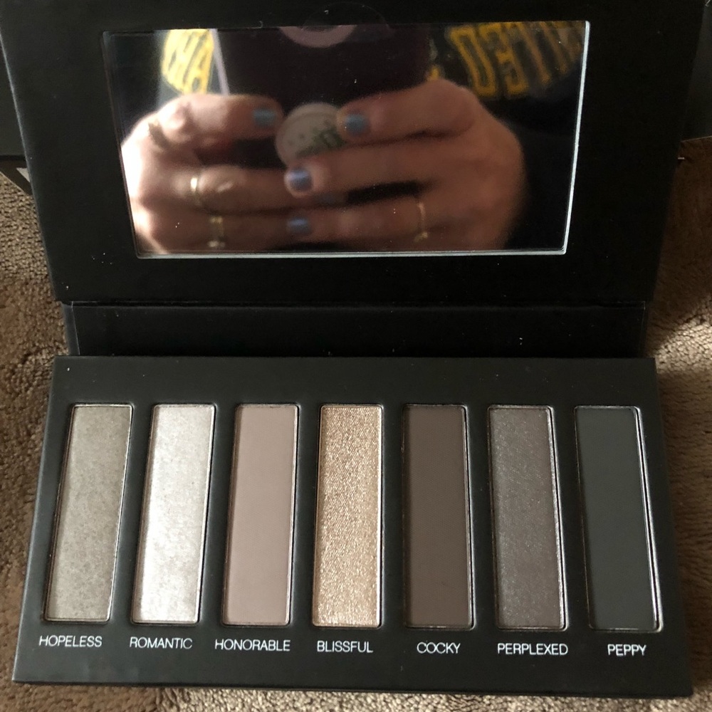 Younique Addiction Eyeshadow pallet #2